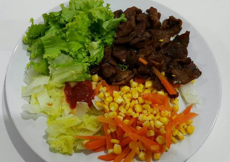 gambar untuk resep makanan Beef grill with salad