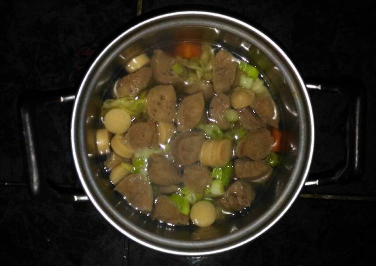 gambar untuk cara membuat Sup bakso sosis