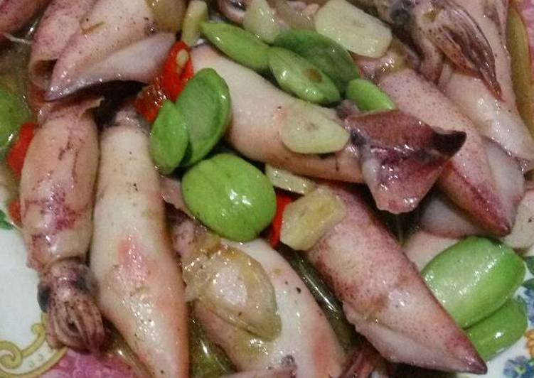 resep makanan Tumis cumi asin ranjau pete