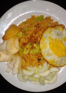 Nasi goreng (memanfaatkan: sambel,kecap,saos dari bakso)