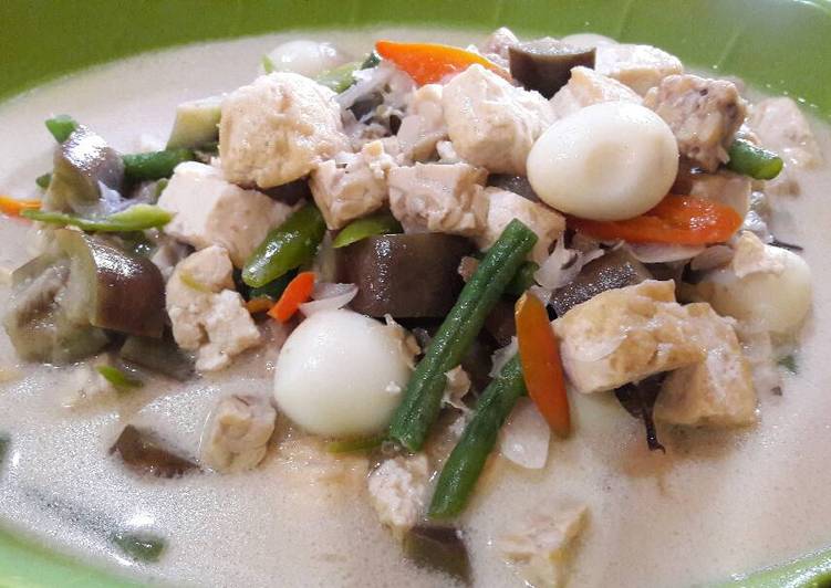 bahan dan cara membuat Sayur lodeh plus telur puyuh ala mama nancy (lagi) ??