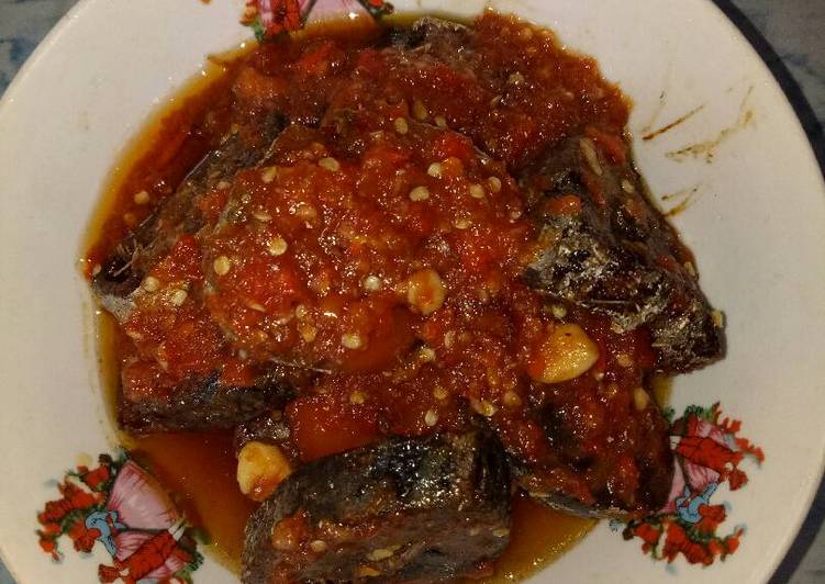  Resep Ikan tongkol balado pedas manis oleh Nailah 