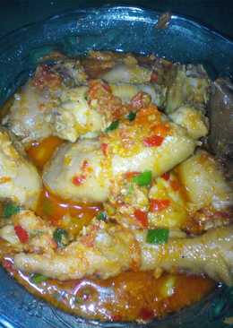 Krengsengan ceker dan kepala ayam