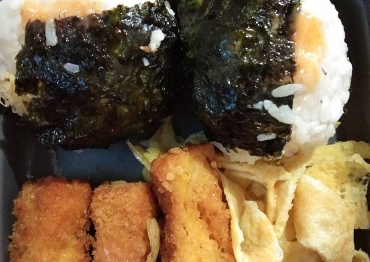 resep Onigiri bulat ala mama ?? bekal praktis anak