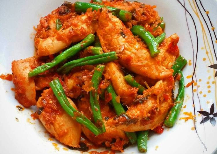 resep Oseng Ayam Pedas bumbu merah ala Thai (Pad Prik King)