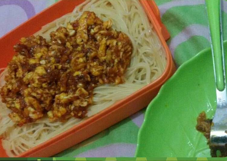 bahan dan cara membuat Spaghetti dg saus sadis simple buat sendiri