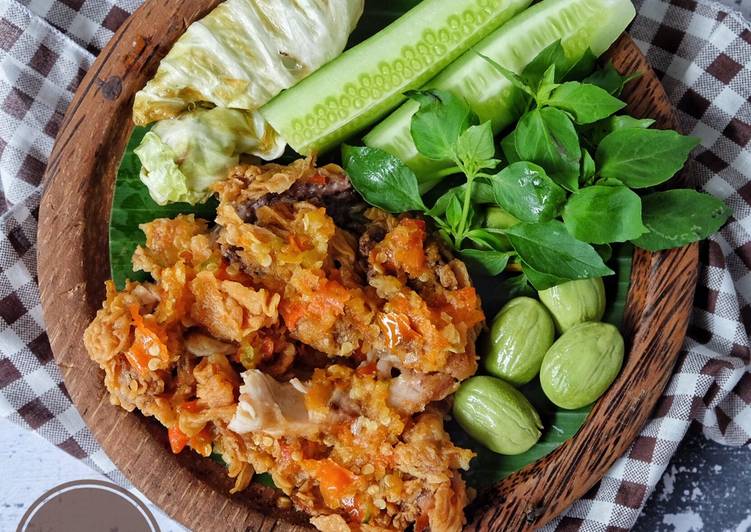 bahan dan cara membuat Ayam Geprek Sambel bawang