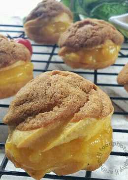 Choux Craquelin with Mango Vla