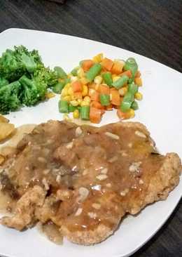 Crispy Beef Steak with Gravy Sauce