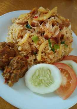 Nasi goreng bumbu rendang