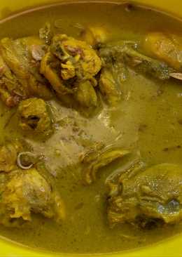 Opor ayam bumbu kuning
