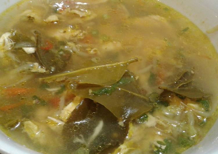 bahan dan cara membuat Soto ayam