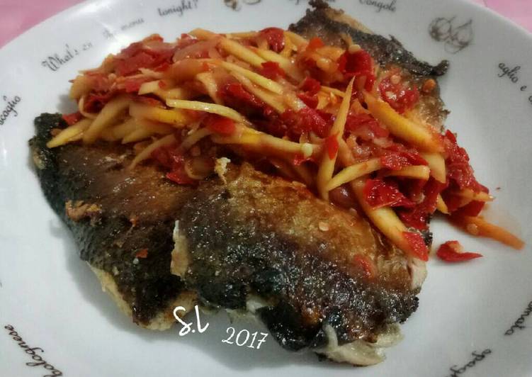 gambar untuk resep makanan Bandeng Goreng Sambal Mangga