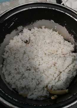 Nasi uduk gurih ricecooker