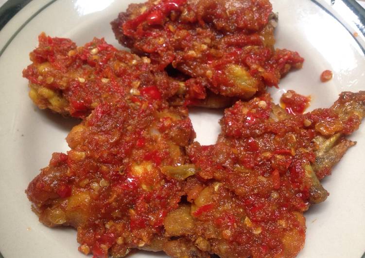 Resep Ayam penyet sambel seuhah Karya Dapoer aeni