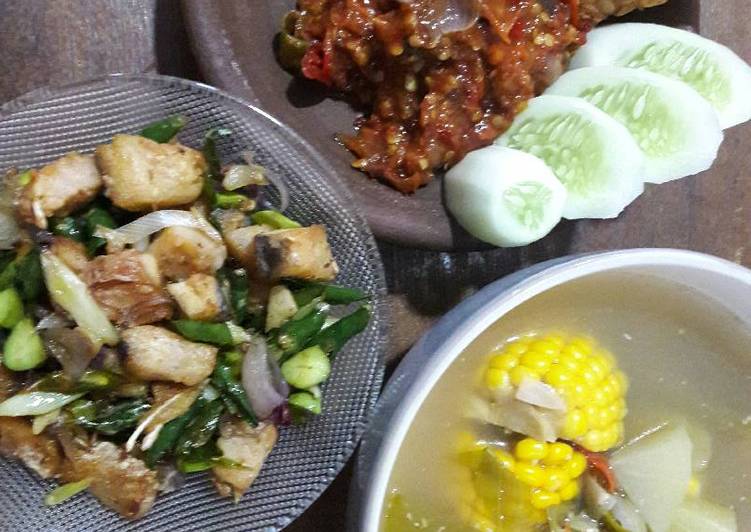 cara membuat Ikan asin jambal tumis cabe ijo petai