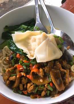 Mie ayam wonton jamur