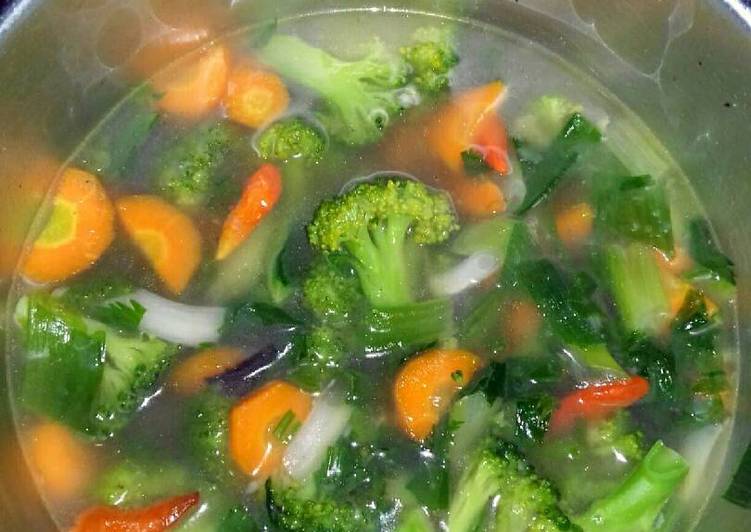 bahan dan cara membuat Sup brokoli