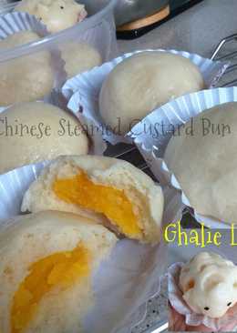 Bakpao Custard. /Chinese Steamed Custard Bun