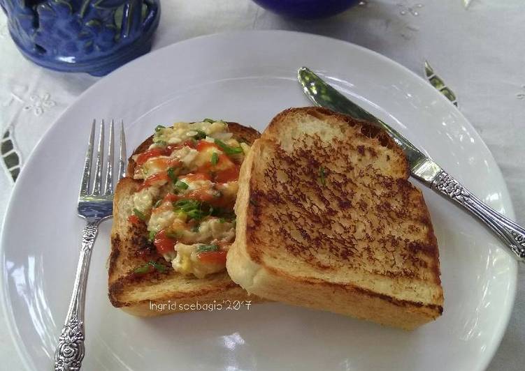 resep lengkap untuk Tuna Sandwich Scramble Egg