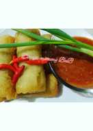 Lumpia isi mie dan daging cincang cocol saus taucho