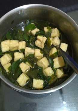 Sop daun katuk tahu goreng