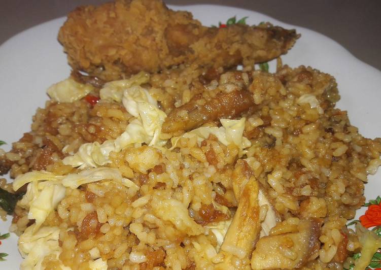  Resep  Nasi  goreng  ayam  crispy oleh Nur kainah Cookpad