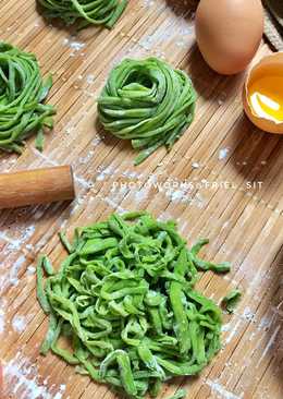 Homemade spinach noodles