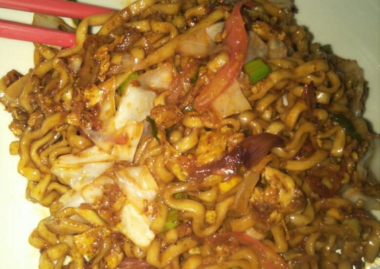 Mie telur pedas manis