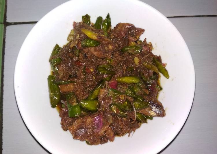 gambar untuk cara membuat Sambel goreng ikan asin peda cabe rawit