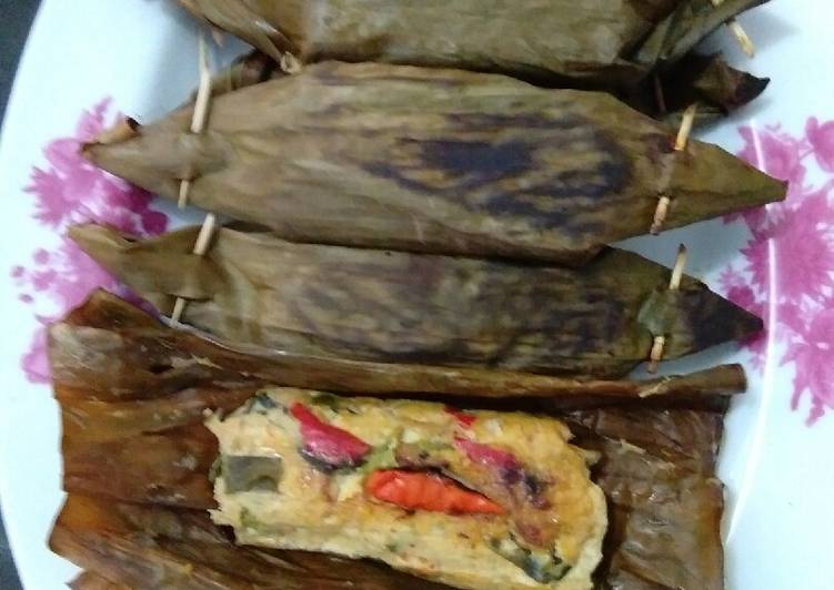 Pepes tahu teri kemangi pedas foto resep utama
