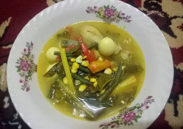 resep makanan Soup ayam bumbu asam kuning kemangi dengan jagung