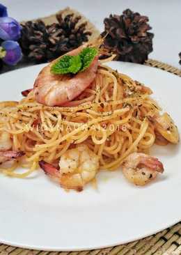 Chesse spaghetti aglio olio with prawn