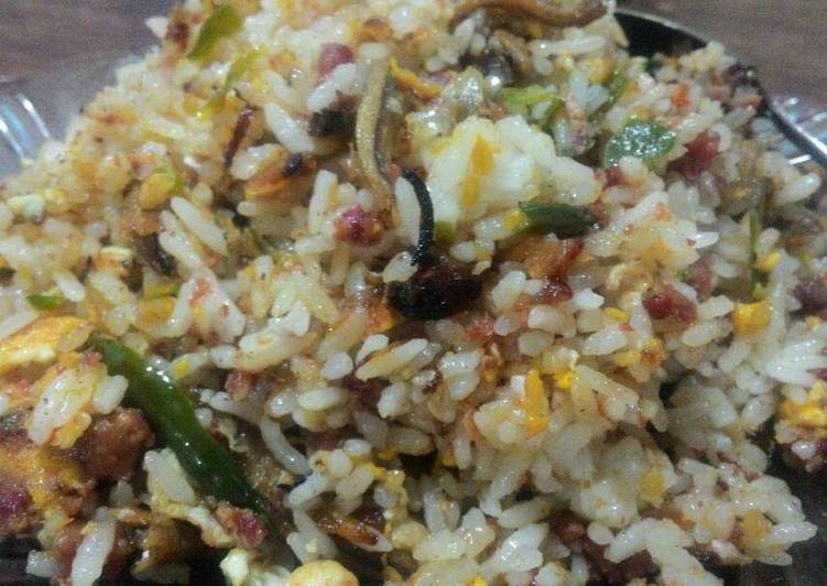 cara membuat Nasi goreng kornet sambal teri