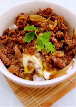 Beef bowl with egg/ Gyudon