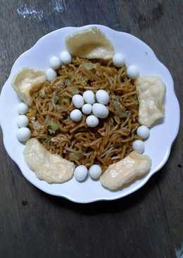 ðMie kuning goreng telorð