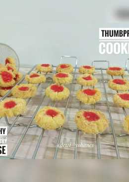 Crunchy strawberry cheese thumbprint cookies