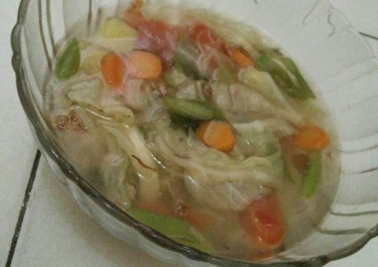 bahan dan cara membuat Sayur Soup Bening dengan Bihun