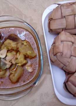 Sop kaki sapi/lontong kikil suroboyo