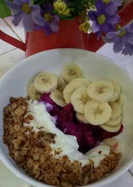 Balance diet buah dan yogurt