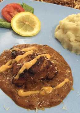 Mashed potato with chicken sauce