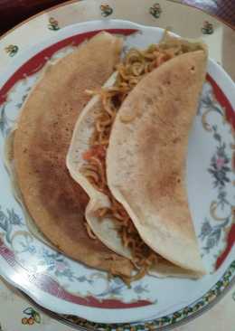 Leker isi mie goreng pedas