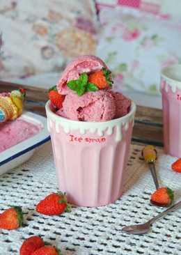 Simple Ice Cream Strawberry