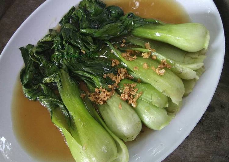 bahan dan cara membuat Cah bokchoy saus tiram siram minyak bawang