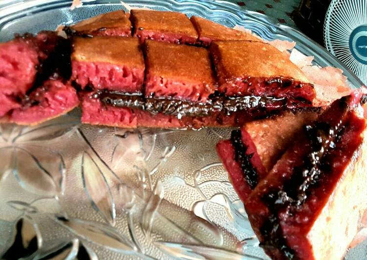 bahan dan cara membuat Martabak Manis Red velvet (Cuma Pake Teflon lohhh)