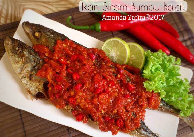 bahan dan cara membuat Ikan Goreng Siram Bumbu Bajak