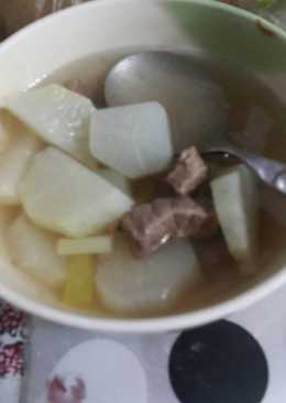 Sop lobak dan daging sapi