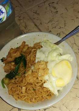 Bakmi goreng ceker pedas
