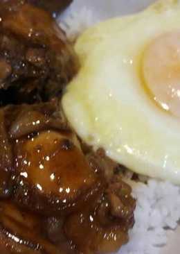 Chicken rice bowl with sunny side up egg