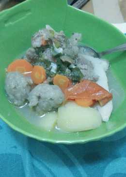 Sup iga bakso sapi